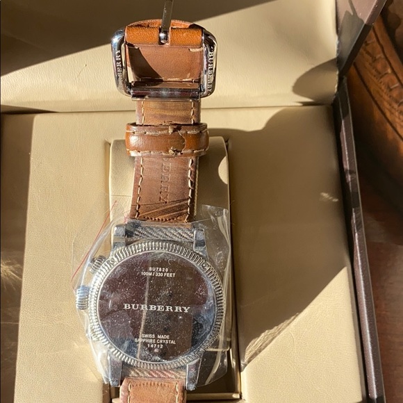 It is an 100% authentic Burberry watch. - Picture 6 of 9